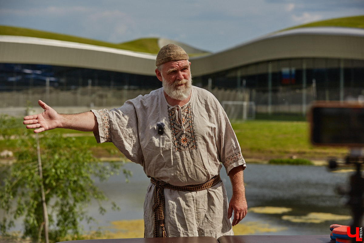Лето — время брызг, движения и новых впечатлений. Все это предлагает в новом сезоне курорт «Суздаль АКВА». Вечеринки и анимационные программы, водные развлечения и спа-процедуры, мастер-классы с известными людьми. Кстати, в прошедшую субботу своими знаниями бесплатно делился признанный банный эксперт Иван Бояринцев! Он раскрыл гостям секреты индивидуального и коллективного парения.