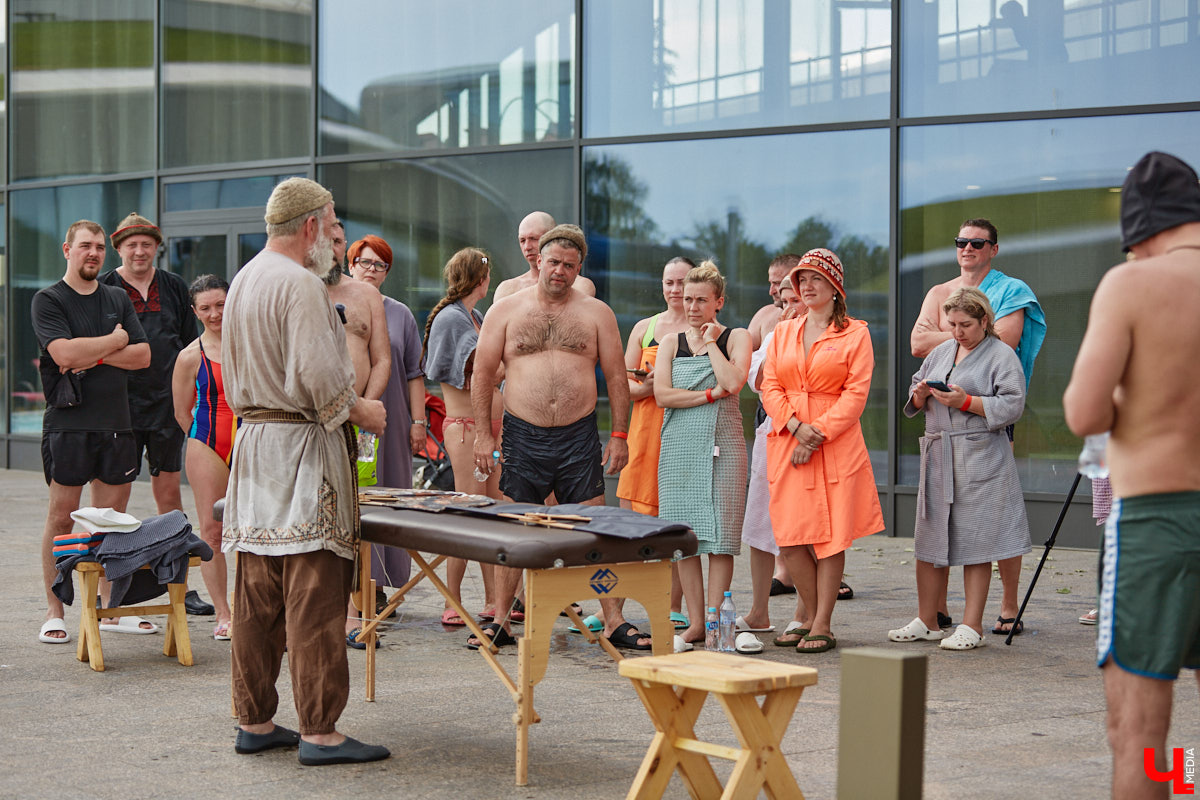 Лето — время брызг, движения и новых впечатлений. Все это предлагает в новом сезоне курорт «Суздаль АКВА». Вечеринки и анимационные программы, водные развлечения и спа-процедуры, мастер-классы с известными людьми. Кстати, в прошедшую субботу своими знаниями бесплатно делился признанный банный эксперт Иван Бояринцев! Он раскрыл гостям секреты индивидуального и коллективного парения.