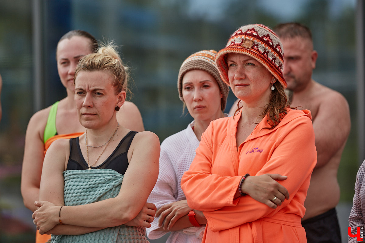 Лето — время брызг, движения и новых впечатлений. Все это предлагает в новом сезоне курорт «Суздаль АКВА». Вечеринки и анимационные программы, водные развлечения и спа-процедуры, мастер-классы с известными людьми. Кстати, в прошедшую субботу своими знаниями бесплатно делился признанный банный эксперт Иван Бояринцев! Он раскрыл гостям секреты индивидуального и коллективного парения.