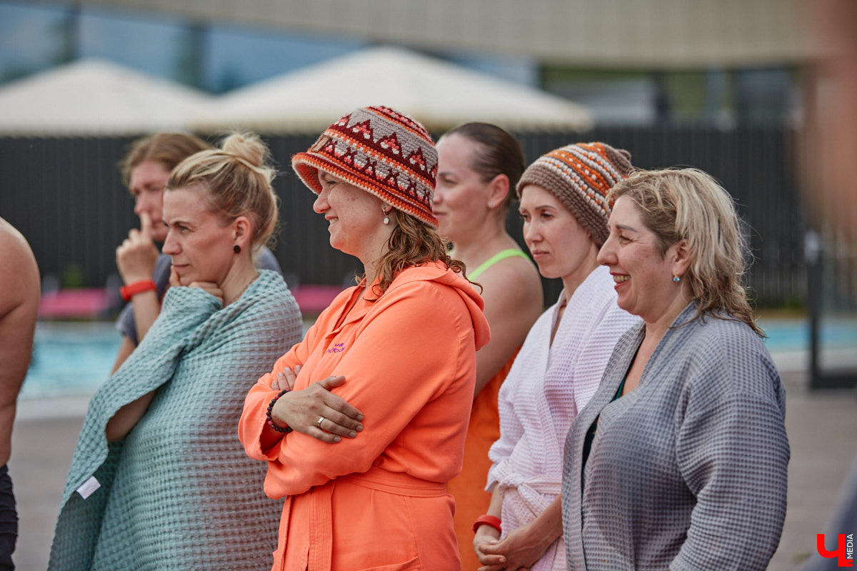 Лето — время брызг, движения и новых впечатлений. Все это предлагает в новом сезоне курорт «Суздаль АКВА». Вечеринки и анимационные программы, водные развлечения и спа-процедуры, мастер-классы с известными людьми. Кстати, в прошедшую субботу своими знаниями бесплатно делился признанный банный эксперт Иван Бояринцев! Он раскрыл гостям секреты индивидуального и коллективного парения.