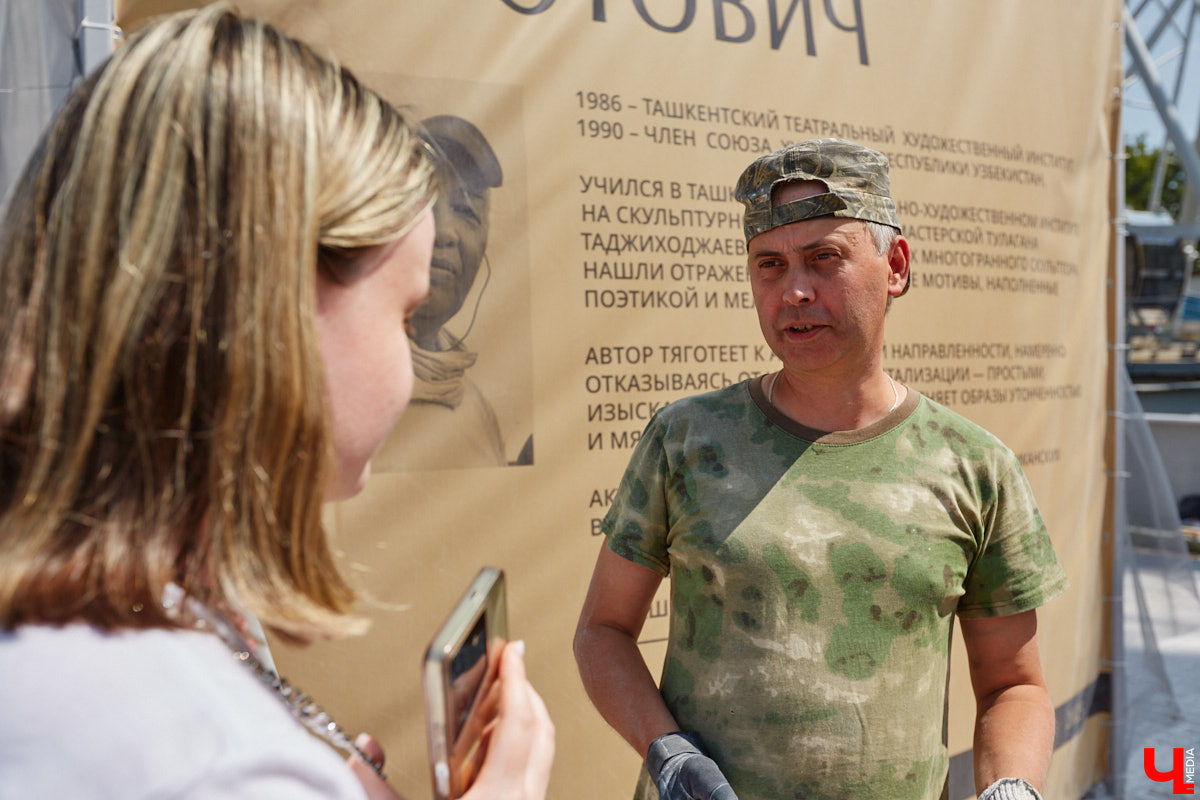 Июнь в Центральном парке начался с творчества. Десять художников решили создать скульптуры из известняка. Это стало возможным благодаря стоунфесту «Владимир — белокаменная столица». «Ключ-Медиа» решил узнать, как идет работа и какова реакция гостей общественного пространства на происходящее у них на глазах чудо.