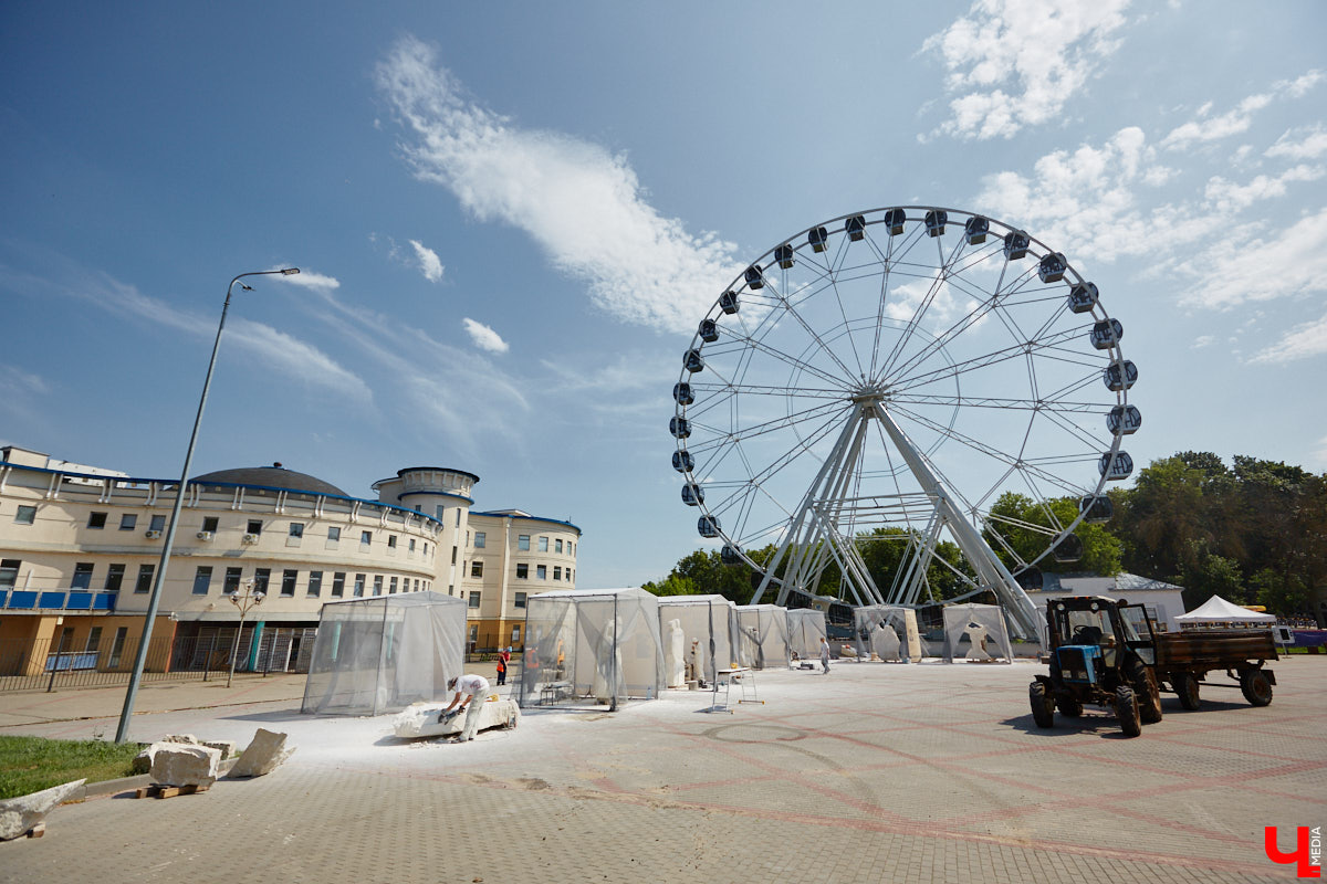 Июнь в Центральном парке начался с творчества. Десять художников решили создать скульптуры из известняка. Это стало возможным благодаря стоунфесту «Владимир — белокаменная столица». «Ключ-Медиа» решил узнать, как идет работа и какова реакция гостей общественного пространства на происходящее у них на глазах чудо.