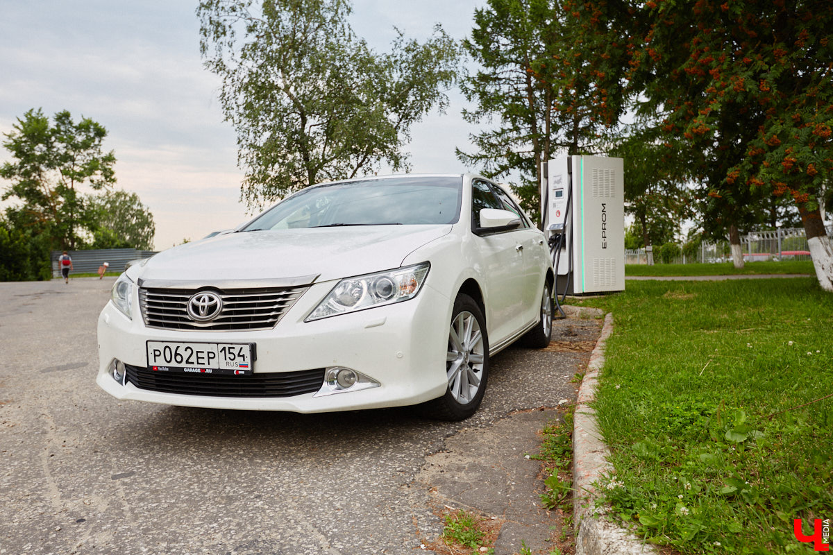 Житель областного центра Евгений Солилов выиграл Toyota Camry в полной комплектации, просто подписавшись в популярном мессенджере на канал, который занимается автомобильными экспериментами. Рандомным способом нашего земляка выбрали из шестисот тысяч участников. О столь щедром подарке судьбы он поведал нашему изданию.