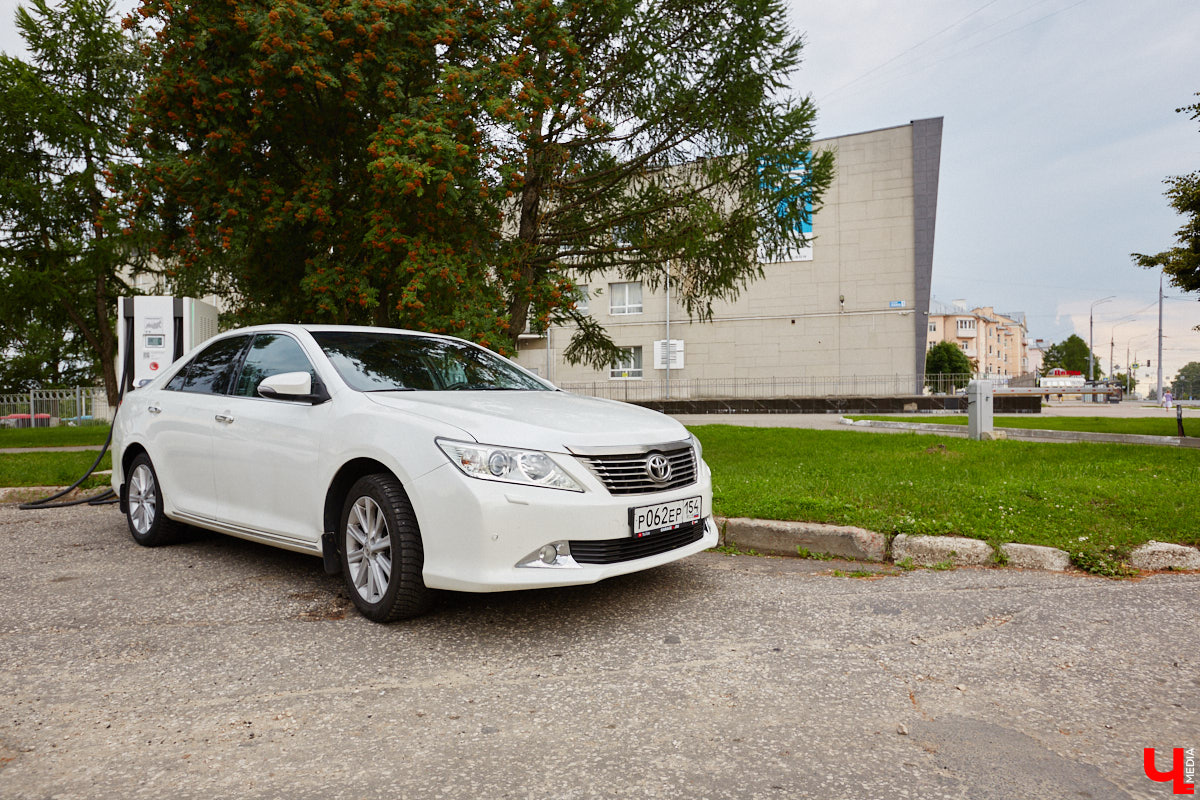 Житель областного центра Евгений Солилов выиграл Toyota Camry в полной комплектации, просто подписавшись в популярном мессенджере на канал, который занимается автомобильными экспериментами. Рандомным способом нашего земляка выбрали из шестисот тысяч участников. О столь щедром подарке судьбы он поведал нашему изданию.