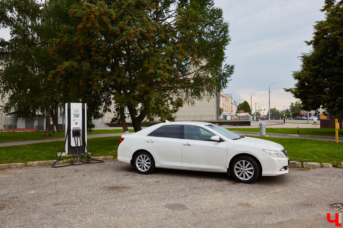 Житель областного центра Евгений Солилов выиграл Toyota Camry в полной комплектации, просто подписавшись в популярном мессенджере на канал, который занимается автомобильными экспериментами. Рандомным способом нашего земляка выбрали из шестисот тысяч участников. О столь щедром подарке судьбы он поведал нашему изданию.