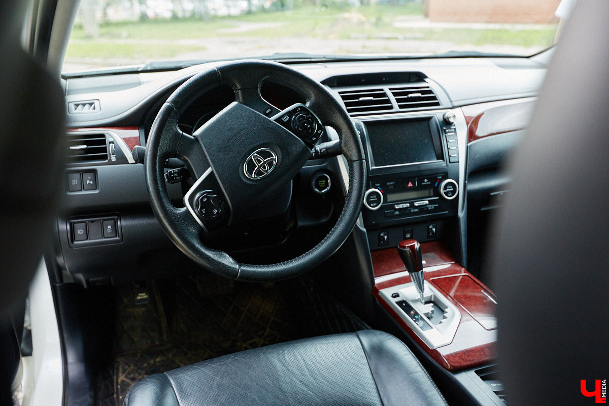 Житель областного центра Евгений Солилов выиграл Toyota Camry в полной комплектации, просто подписавшись в популярном мессенджере на канал, который занимается автомобильными экспериментами. Рандомным способом нашего земляка выбрали из шестисот тысяч участников. О столь щедром подарке судьбы он поведал нашему изданию.