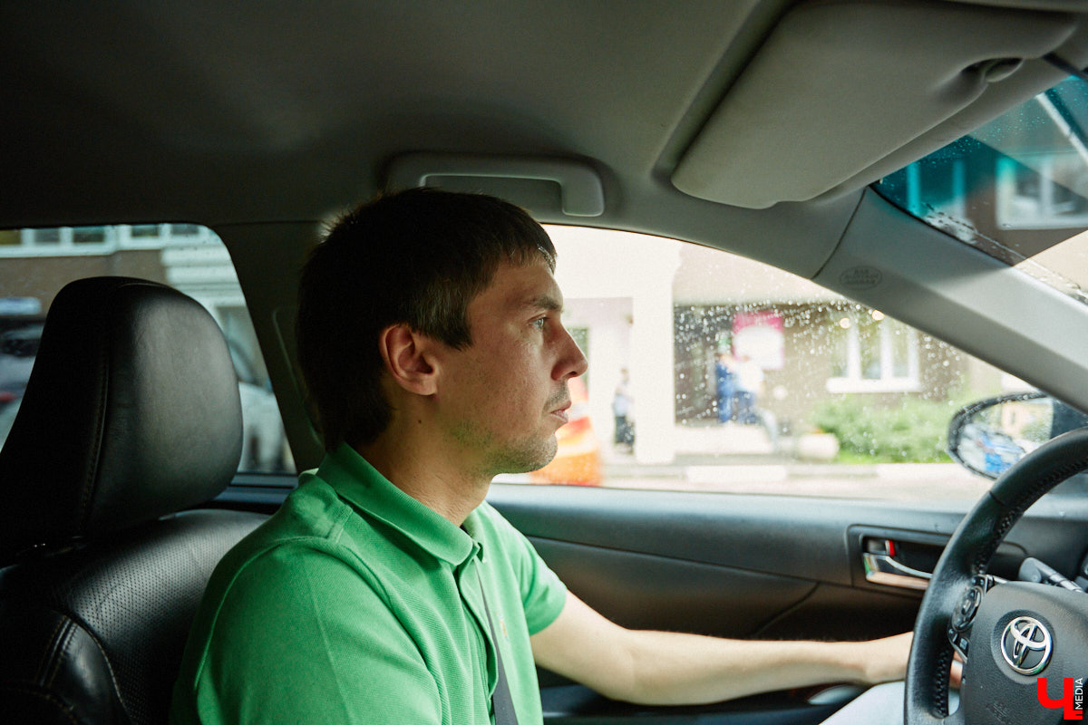 Житель областного центра Евгений Солилов выиграл Toyota Camry в полной комплектации, просто подписавшись в популярном мессенджере на канал, который занимается автомобильными экспериментами. Рандомным способом нашего земляка выбрали из шестисот тысяч участников. О столь щедром подарке судьбы он поведал нашему изданию.