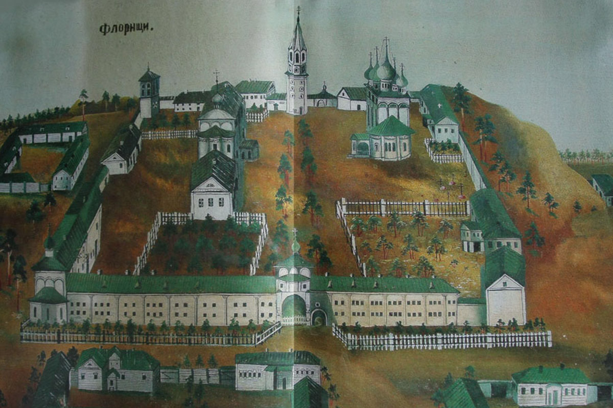 Как в одном летнем путешествии совместить экскурсионный отдых, фотосессию в живописном месте и водный туризм? Нужно приехать в поселок Фролищи, расположенный на берегу реки Лух в окружении карстовых озер на стыке Владимирской, Нижегородской и Ивановской областей. Там находится старинный Свято-Успенский мужской монастырь, или Флорищева пустынь, небесно-голубые купола которого видны еще с дороги. Кстати, именно там снимали эпизод фильма «Битва за Москву» и при этом чуть не разрушили древнюю обитель.