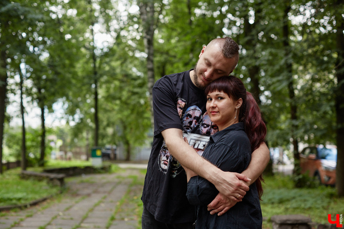 Известная поговорка гласит: «Друг познается в беде». А вы знали, что можно на время «арендовать» товарища и выложить ему все, что на сердце? Именно по такому принципу работают так называемые собеседники на час. Это люди, готовые выслушать и обсудить чужие проблемы. «Ключ-Медиа» наткнулся на одно из таких объявлений на популярном сайте. Анастасия Ильина занимается разговорной «терапией» уже 8 лет и хорошо знает, как поддержать одинокие души с помощью приятной беседы.