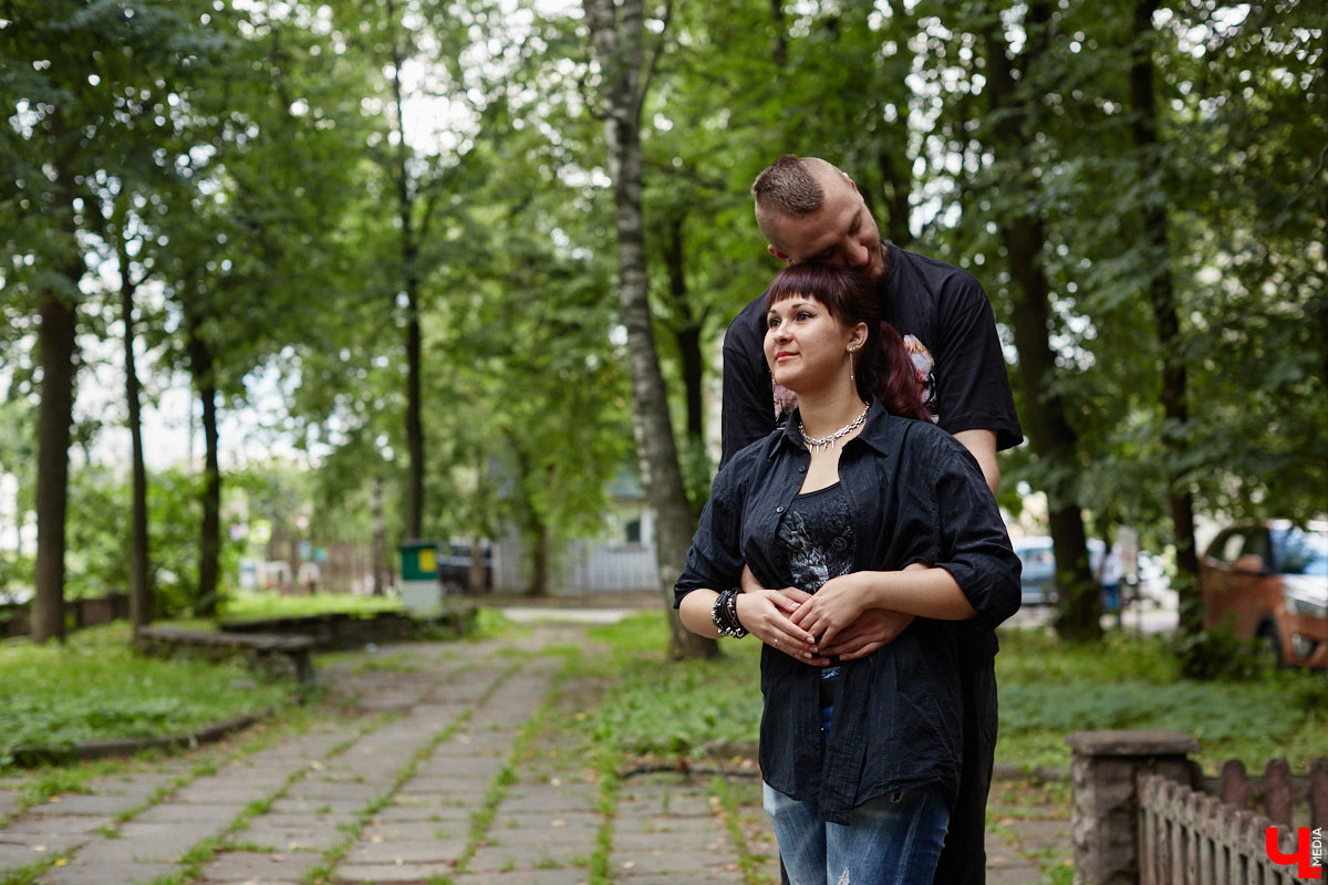 Известная поговорка гласит: «Друг познается в беде». А вы знали, что можно на время «арендовать» товарища и выложить ему все, что на сердце? Именно по такому принципу работают так называемые собеседники на час. Это люди, готовые выслушать и обсудить чужие проблемы. «Ключ-Медиа» наткнулся на одно из таких объявлений на популярном сайте. Анастасия Ильина занимается разговорной «терапией» уже 8 лет и хорошо знает, как поддержать одинокие души с помощью приятной беседы.