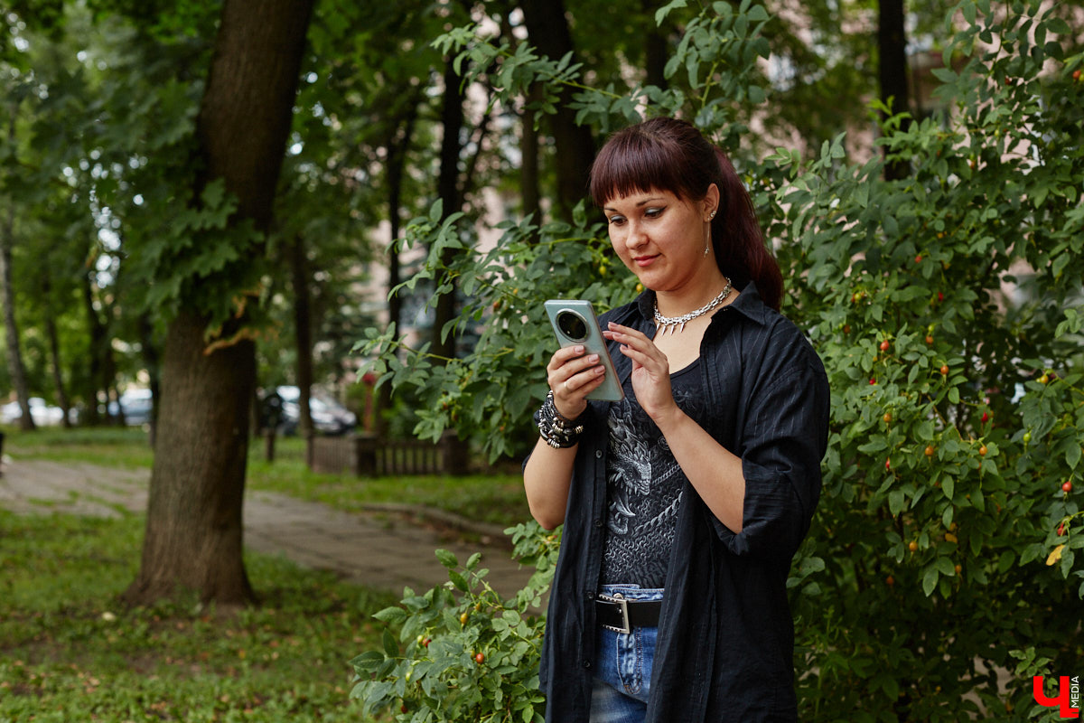Известная поговорка гласит: «Друг познается в беде». А вы знали, что можно на время «арендовать» товарища и выложить ему все, что на сердце? Именно по такому принципу работают так называемые собеседники на час. Это люди, готовые выслушать и обсудить чужие проблемы. «Ключ-Медиа» наткнулся на одно из таких объявлений на популярном сайте. Анастасия Ильина занимается разговорной «терапией» уже 8 лет и хорошо знает, как поддержать одинокие души с помощью приятной беседы.