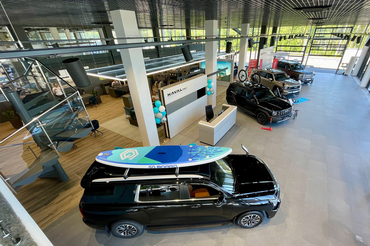 Во Владимире, на улице Куйбышева, 38, открылся новый автосалон HAVAL PRO. Таким образом, рамные внедорожники и кроссоверы повышенной проходимости получили свой собственный адрес, а у владимирцев появился больший простор для выбора. Разбираемся, чем примечателен новый шоу-рум.
