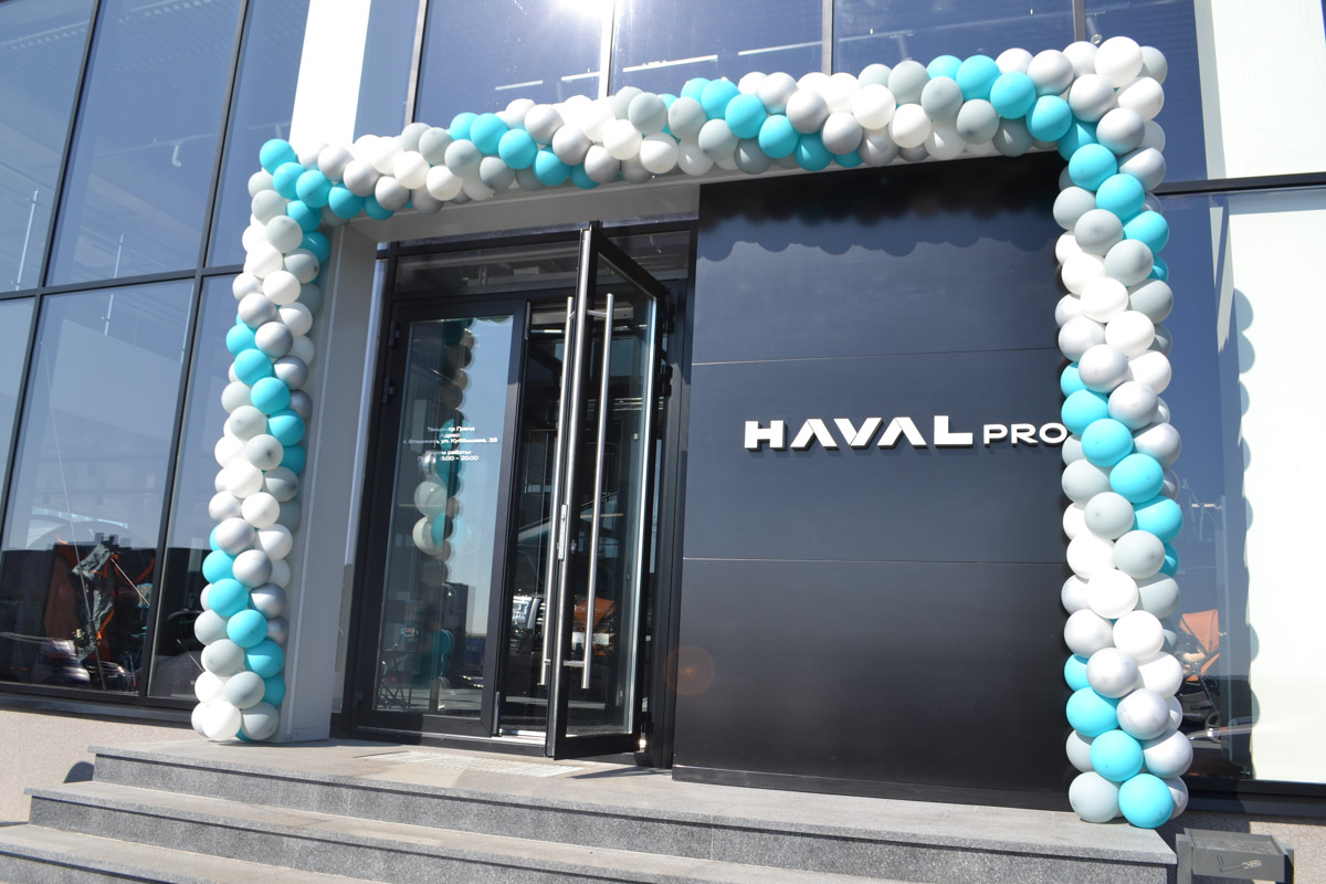 Во Владимире, на улице Куйбышева, 38, открылся новый автосалон HAVAL PRO. Таким образом, рамные внедорожники и кроссоверы повышенной проходимости получили свой собственный адрес, а у владимирцев появился больший простор для выбора. Разбираемся, чем примечателен новый шоу-рум.