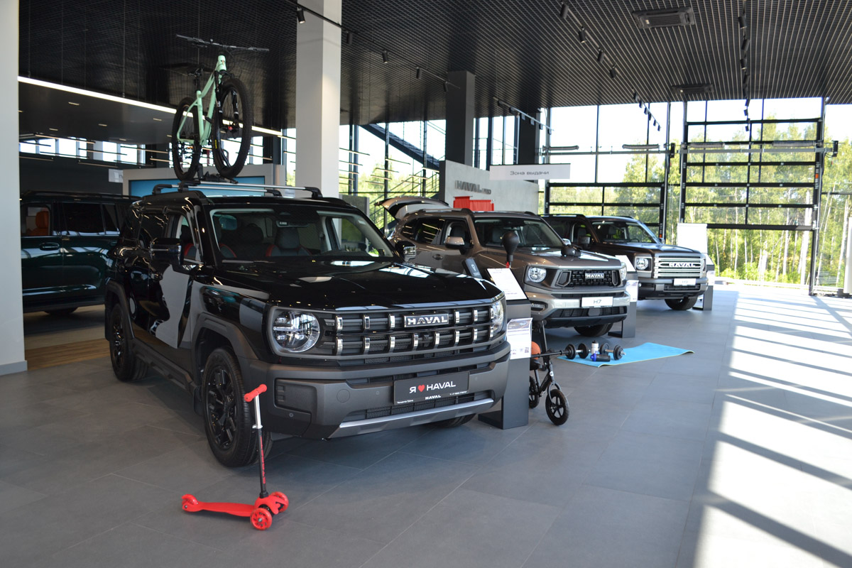 Во Владимире, на улице Куйбышева, 38, открылся новый автосалон HAVAL PRO. Таким образом, рамные внедорожники и кроссоверы повышенной проходимости получили свой собственный адрес, а у владимирцев появился больший простор для выбора. Разбираемся, чем примечателен новый шоу-рум.