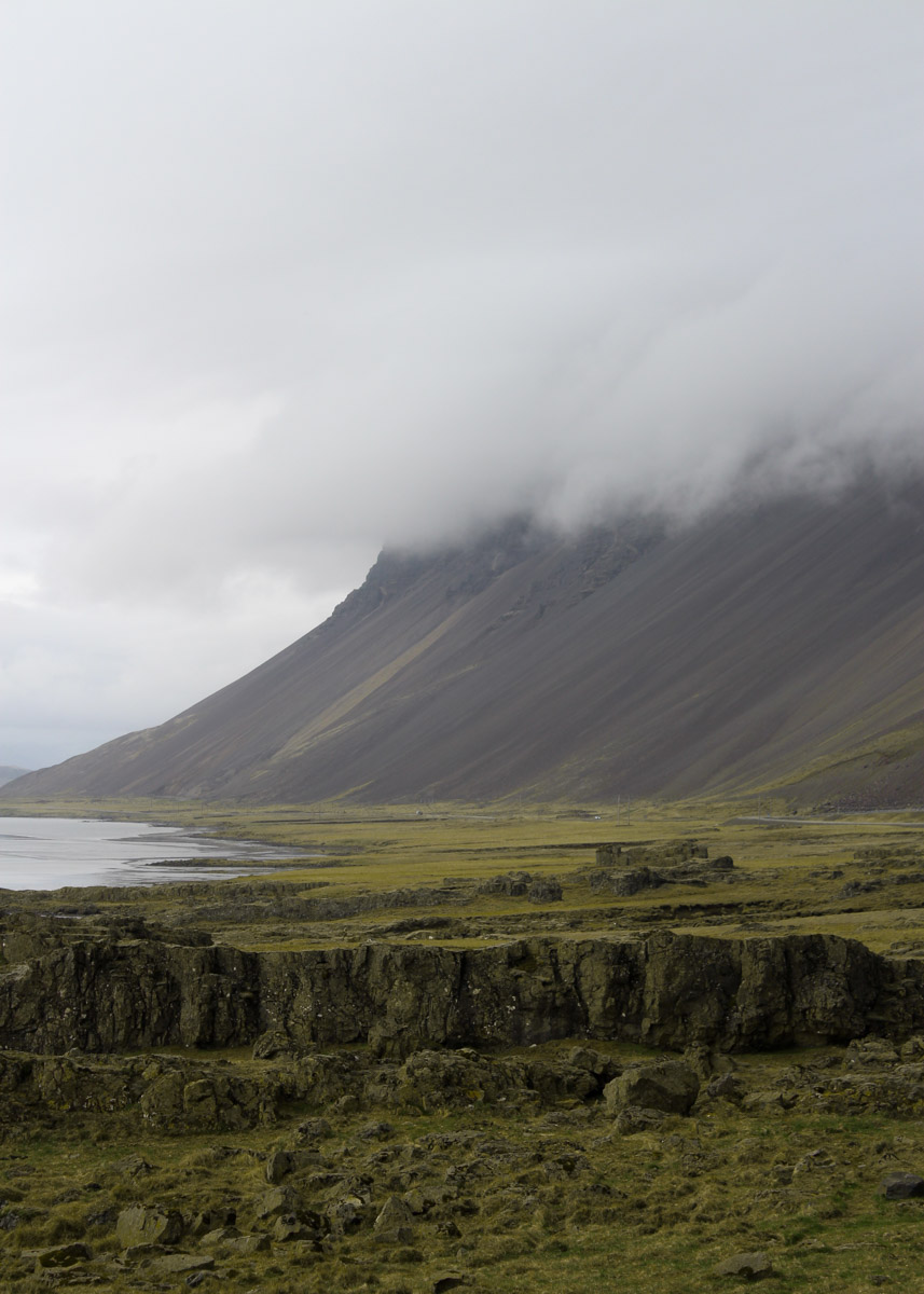 Исландию называют страной льда и огня, а ее пейзажи сравнивают с марсианскими. Оценить воочию непокорную красоту острова решаются только самые смелые. Например, такие, как опытная путешественница из Владимира Екатерина Холмина. Впечатлениями, полученными в краю контрастов, она поделилась с «Ключ-Медиа».