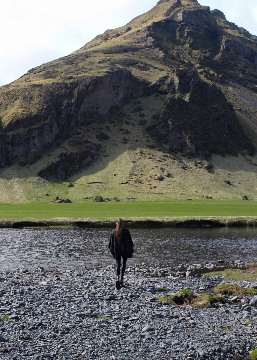 Исландию называют страной льда и огня, а ее пейзажи сравнивают с марсианскими. Оценить воочию непокорную красоту острова решаются только самые смелые. Например, такие, как опытная путешественница из Владимира Екатерина Холмина. Впечатлениями, полученными в краю контрастов, она поделилась с «Ключ-Медиа».