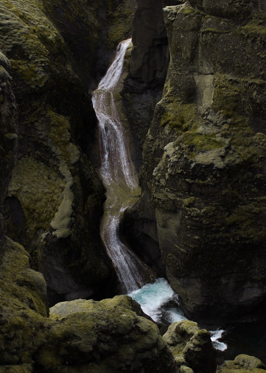 Исландию называют страной льда и огня, а ее пейзажи сравнивают с марсианскими. Оценить воочию непокорную красоту острова решаются только самые смелые. Например, такие, как опытная путешественница из Владимира Екатерина Холмина. Впечатлениями, полученными в краю контрастов, она поделилась с «Ключ-Медиа».