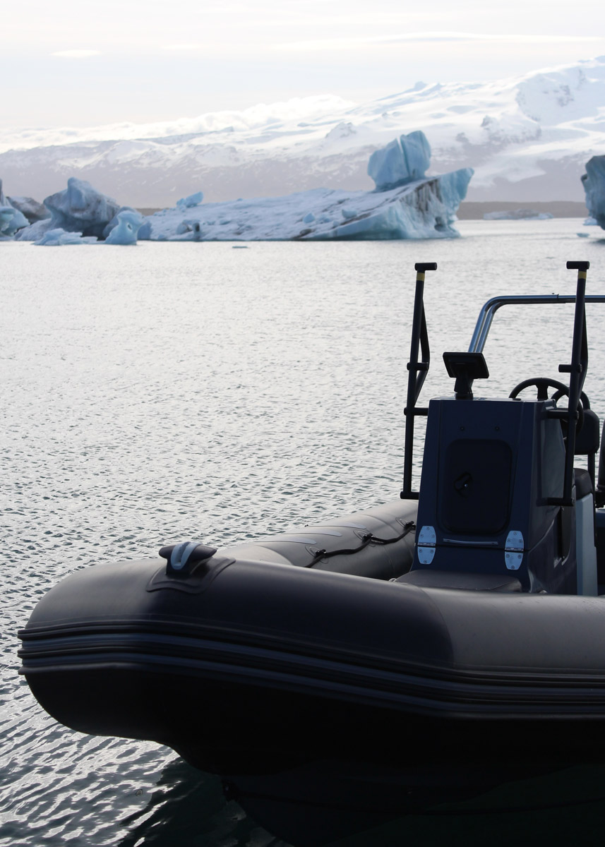 Исландию называют страной льда и огня, а ее пейзажи сравнивают с марсианскими. Оценить воочию непокорную красоту острова решаются только самые смелые. Например, такие, как опытная путешественница из Владимира Екатерина Холмина. Впечатлениями, полученными в краю контрастов, она поделилась с «Ключ-Медиа».