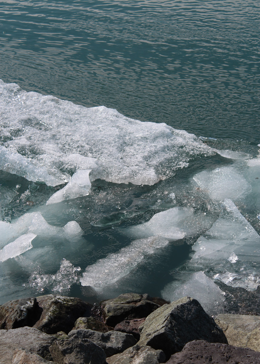 Исландию называют страной льда и огня, а ее пейзажи сравнивают с марсианскими. Оценить воочию непокорную красоту острова решаются только самые смелые. Например, такие, как опытная путешественница из Владимира Екатерина Холмина. Впечатлениями, полученными в краю контрастов, она поделилась с «Ключ-Медиа».