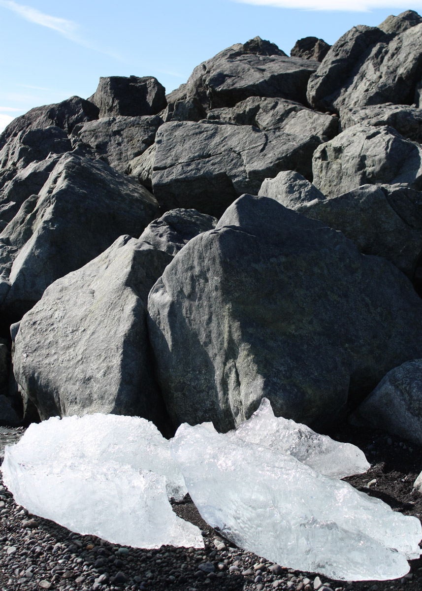Исландию называют страной льда и огня, а ее пейзажи сравнивают с марсианскими. Оценить воочию непокорную красоту острова решаются только самые смелые. Например, такие, как опытная путешественница из Владимира Екатерина Холмина. Впечатлениями, полученными в краю контрастов, она поделилась с «Ключ-Медиа».