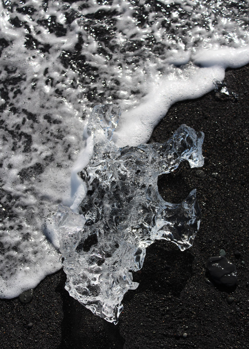 Исландию называют страной льда и огня, а ее пейзажи сравнивают с марсианскими. Оценить воочию непокорную красоту острова решаются только самые смелые. Например, такие, как опытная путешественница из Владимира Екатерина Холмина. Впечатлениями, полученными в краю контрастов, она поделилась с «Ключ-Медиа».