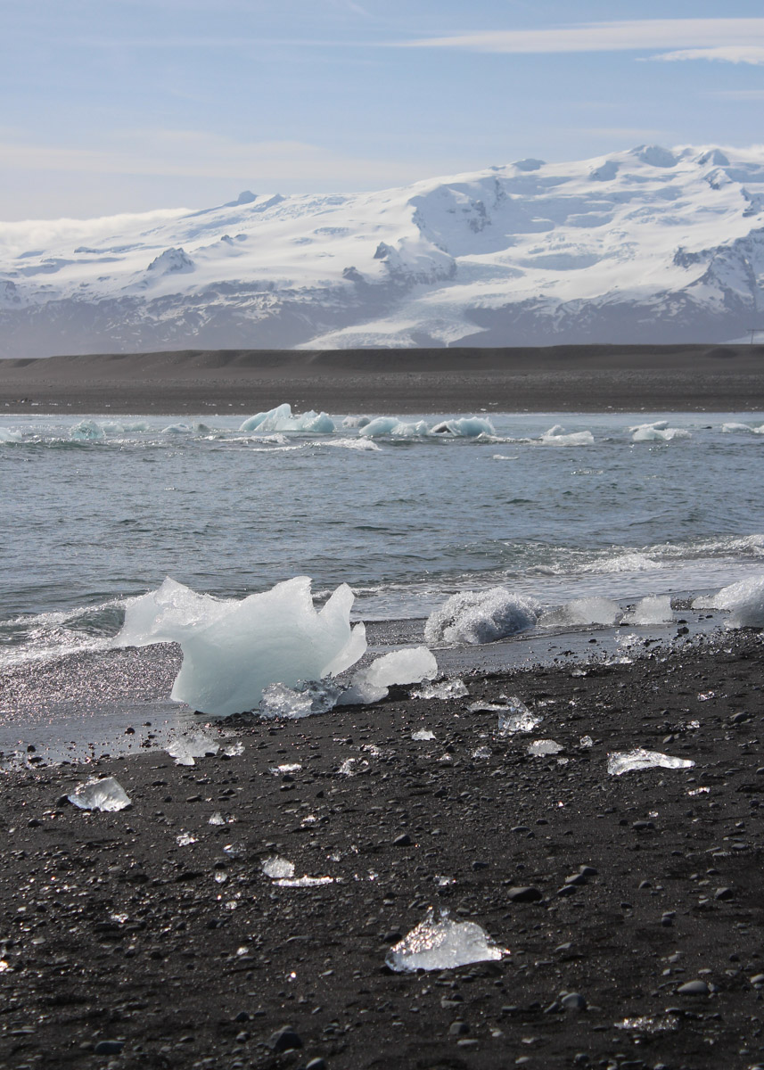 Исландию называют страной льда и огня, а ее пейзажи сравнивают с марсианскими. Оценить воочию непокорную красоту острова решаются только самые смелые. Например, такие, как опытная путешественница из Владимира Екатерина Холмина. Впечатлениями, полученными в краю контрастов, она поделилась с «Ключ-Медиа».