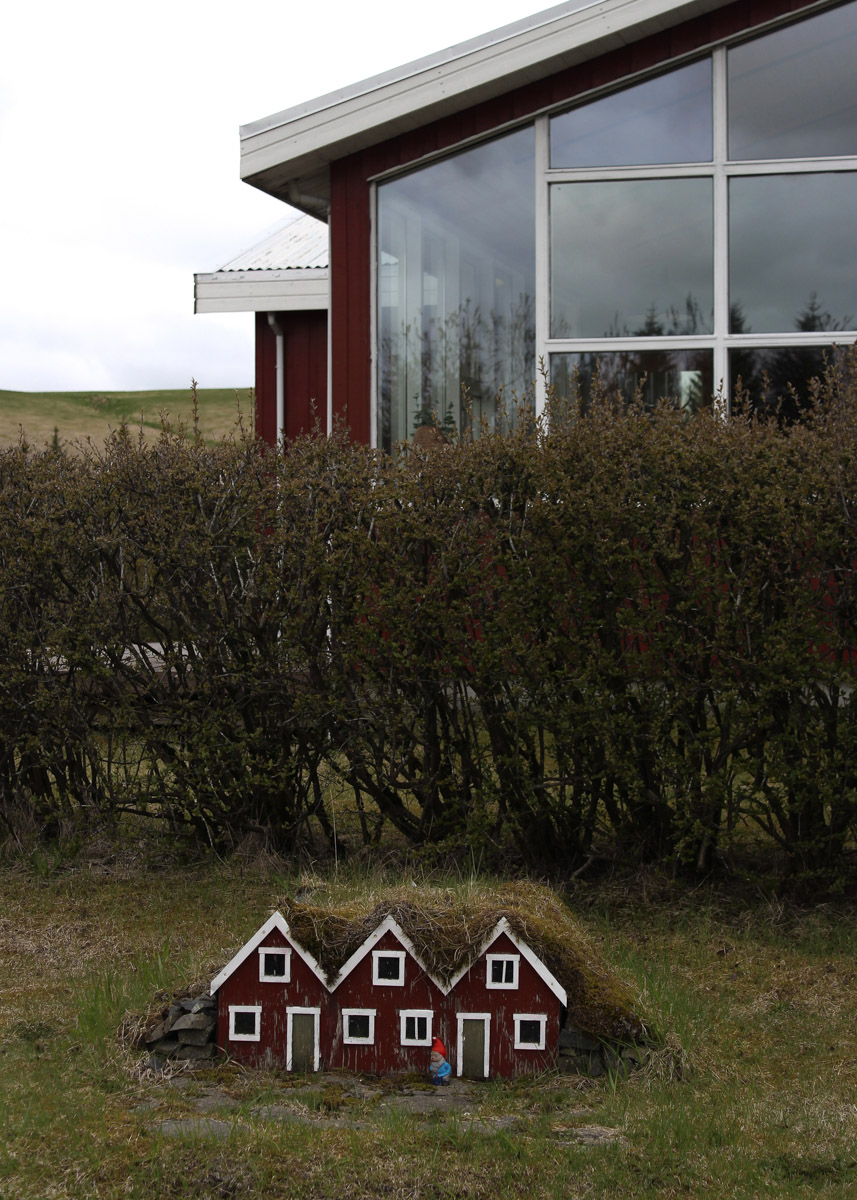 Исландию называют страной льда и огня, а ее пейзажи сравнивают с марсианскими. Оценить воочию непокорную красоту острова решаются только самые смелые. Например, такие, как опытная путешественница из Владимира Екатерина Холмина. Впечатлениями, полученными в краю контрастов, она поделилась с «Ключ-Медиа».