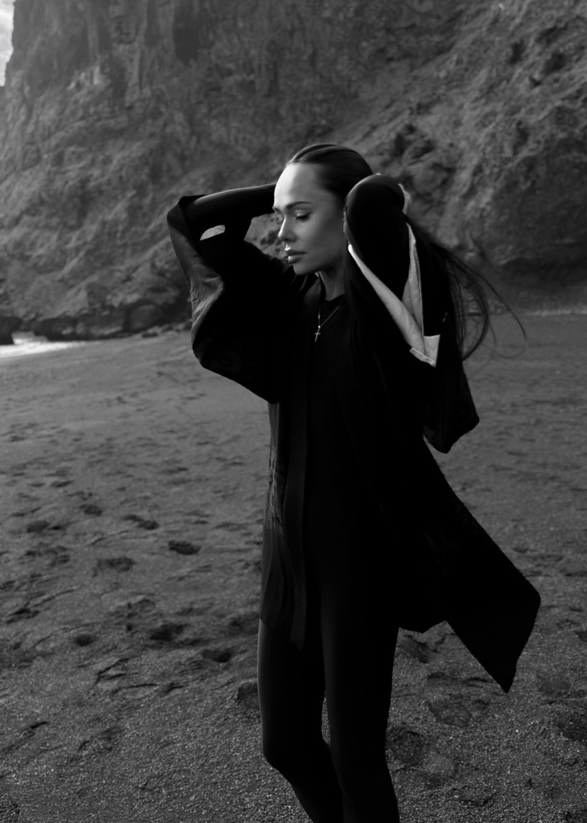 Исландию называют страной льда и огня, а ее пейзажи сравнивают с марсианскими. Оценить воочию непокорную красоту острова решаются только самые смелые. Например, такие, как опытная путешественница из Владимира Екатерина Холмина. Впечатлениями, полученными в краю контрастов, она поделилась с «Ключ-Медиа».