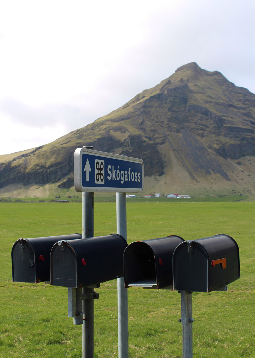 Исландию называют страной льда и огня, а ее пейзажи сравнивают с марсианскими. Оценить воочию непокорную красоту острова решаются только самые смелые. Например, такие, как опытная путешественница из Владимира Екатерина Холмина. Впечатлениями, полученными в краю контрастов, она поделилась с «Ключ-Медиа».