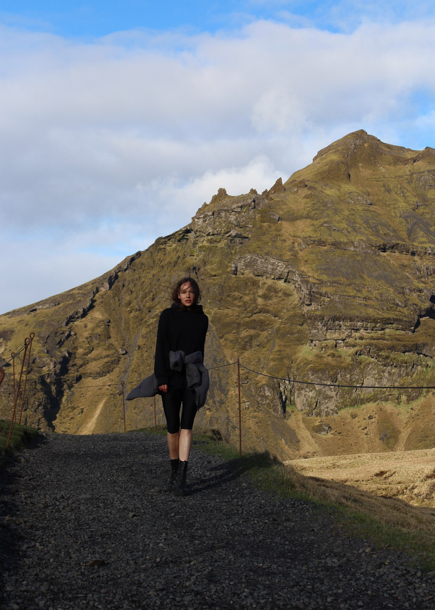 Исландию называют страной льда и огня, а ее пейзажи сравнивают с марсианскими. Оценить воочию непокорную красоту острова решаются только самые смелые. Например, такие, как опытная путешественница из Владимира Екатерина Холмина. Впечатлениями, полученными в краю контрастов, она поделилась с «Ключ-Медиа».