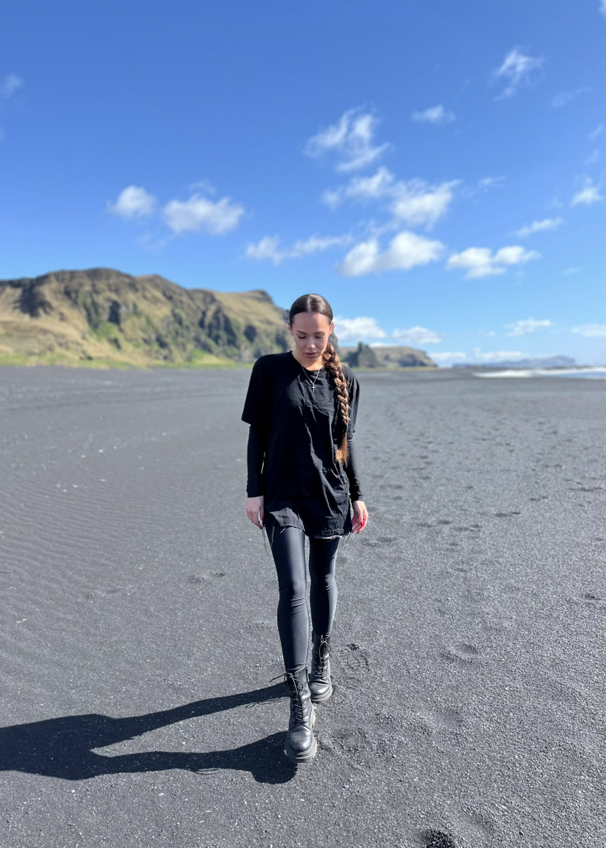 Исландию называют страной льда и огня, а ее пейзажи сравнивают с марсианскими. Оценить воочию непокорную красоту острова решаются только самые смелые. Например, такие, как опытная путешественница из Владимира Екатерина Холмина. Впечатлениями, полученными в краю контрастов, она поделилась с «Ключ-Медиа».