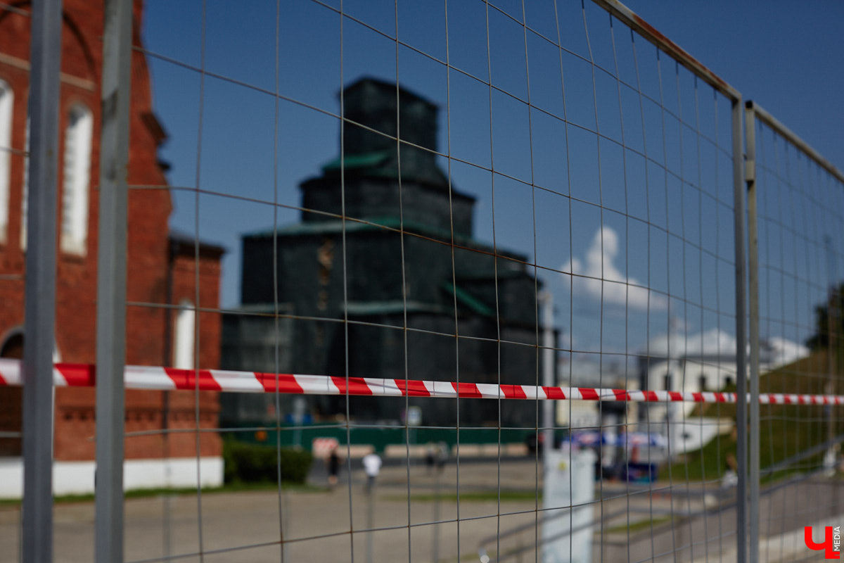 Летом город меняется. Речь не только о появлении цветущих локаций, но и ремонте. На многих объектах начинают кипеть восстановительные работы. Сейчас во Владимире сразу несколько сооружений переживают апдейт. Какие именно — в обзоре «Ключ-Медиа».