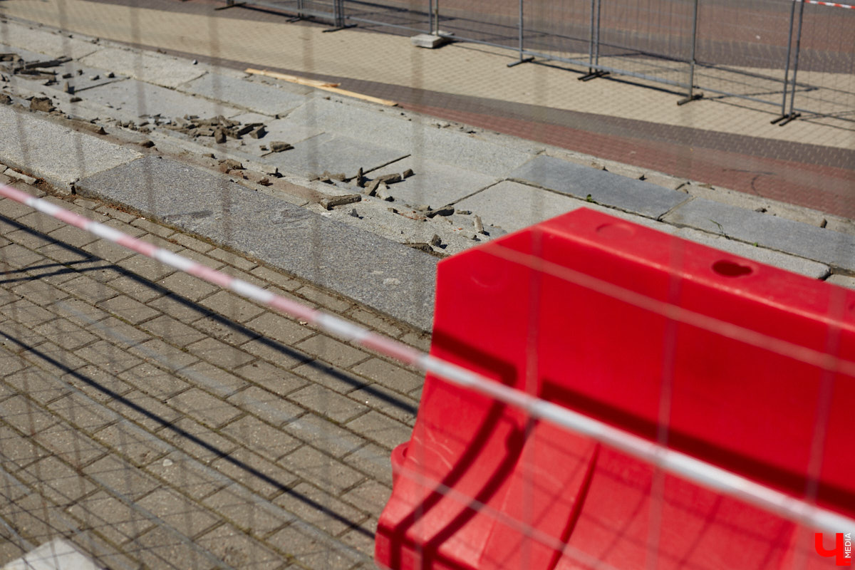 Летом город меняется. Речь не только о появлении цветущих локаций, но и ремонте. На многих объектах начинают кипеть восстановительные работы. Сейчас во Владимире сразу несколько сооружений переживают апдейт. Какие именно — в обзоре «Ключ-Медиа».