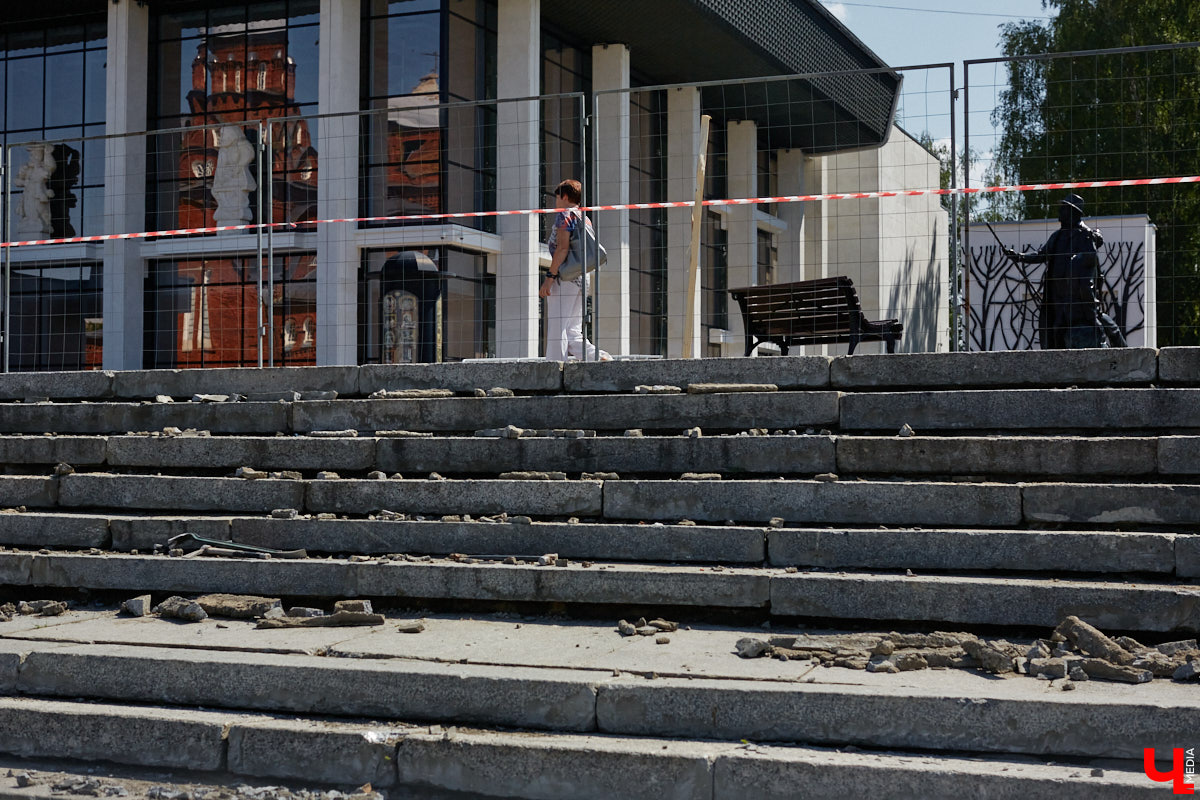 Летом город меняется. Речь не только о появлении цветущих локаций, но и ремонте. На многих объектах начинают кипеть восстановительные работы. Сейчас во Владимире сразу несколько сооружений переживают апдейт. Какие именно — в обзоре «Ключ-Медиа».