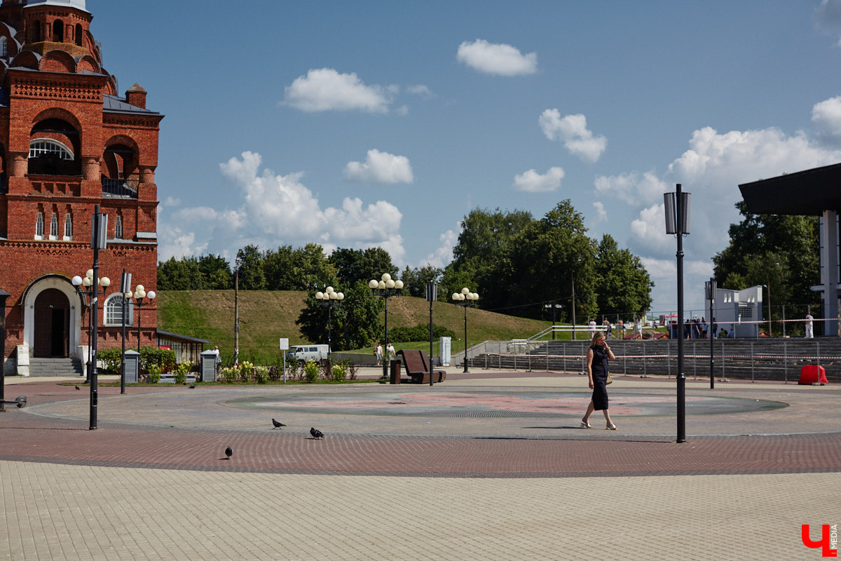 Летом город меняется. Речь не только о появлении цветущих локаций, но и ремонте. На многих объектах начинают кипеть восстановительные работы. Сейчас во Владимире сразу несколько сооружений переживают апдейт. Какие именно — в обзоре «Ключ-Медиа».