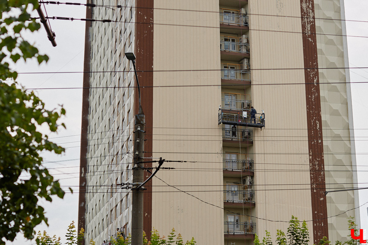 Летом город меняется. Речь не только о появлении цветущих локаций, но и ремонте. На многих объектах начинают кипеть восстановительные работы. Сейчас во Владимире сразу несколько сооружений переживают апдейт. Какие именно — в обзоре «Ключ-Медиа».