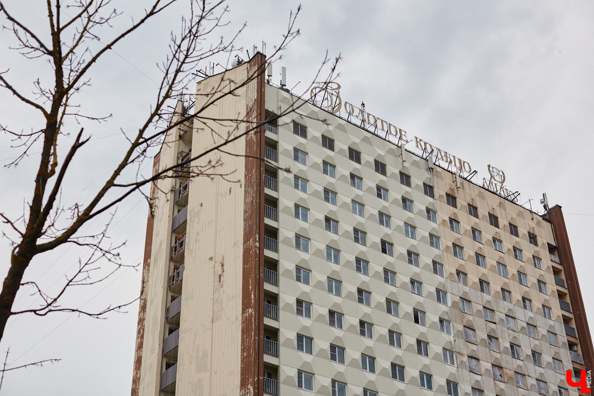 Летом город меняется. Речь не только о появлении цветущих локаций, но и ремонте. На многих объектах начинают кипеть восстановительные работы. Сейчас во Владимире сразу несколько сооружений переживают апдейт. Какие именно — в обзоре «Ключ-Медиа».