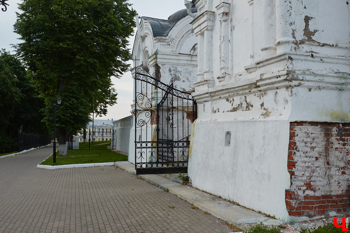 Летом город меняется. Речь не только о появлении цветущих локаций, но и ремонте. На многих объектах начинают кипеть восстановительные работы. Сейчас во Владимире сразу несколько сооружений переживают апдейт. Какие именно — в обзоре «Ключ-Медиа».