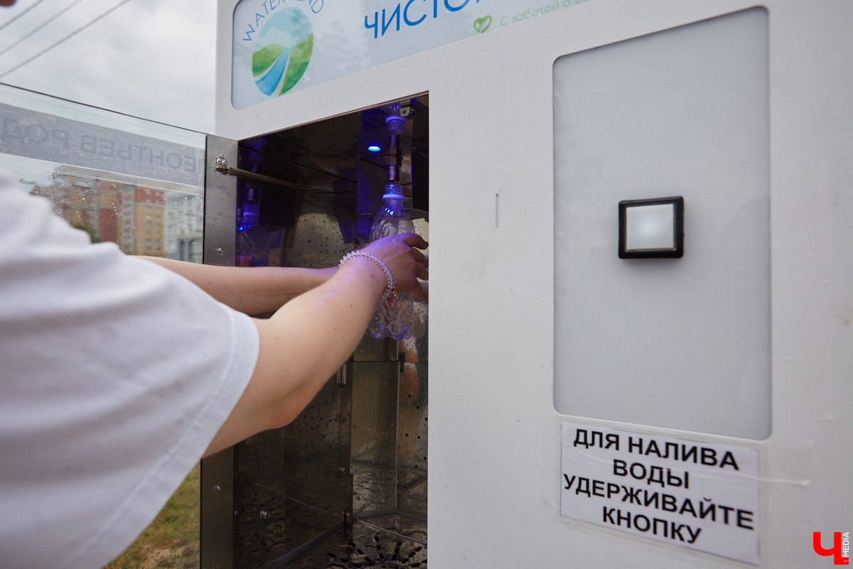 Лес рубят — щепки летят: сей факт в очередной раз испытывают на себе жители Владимира. Теперь — из микрорайона Юрьевец, где ради реновации аэропорта Семязино уничтожили деревья на площади в 13 гектаров. В то же время Старые сады у ДДюТ огородили забором, закрыв проход к роднику. Рассказываем со всеми деталями. 