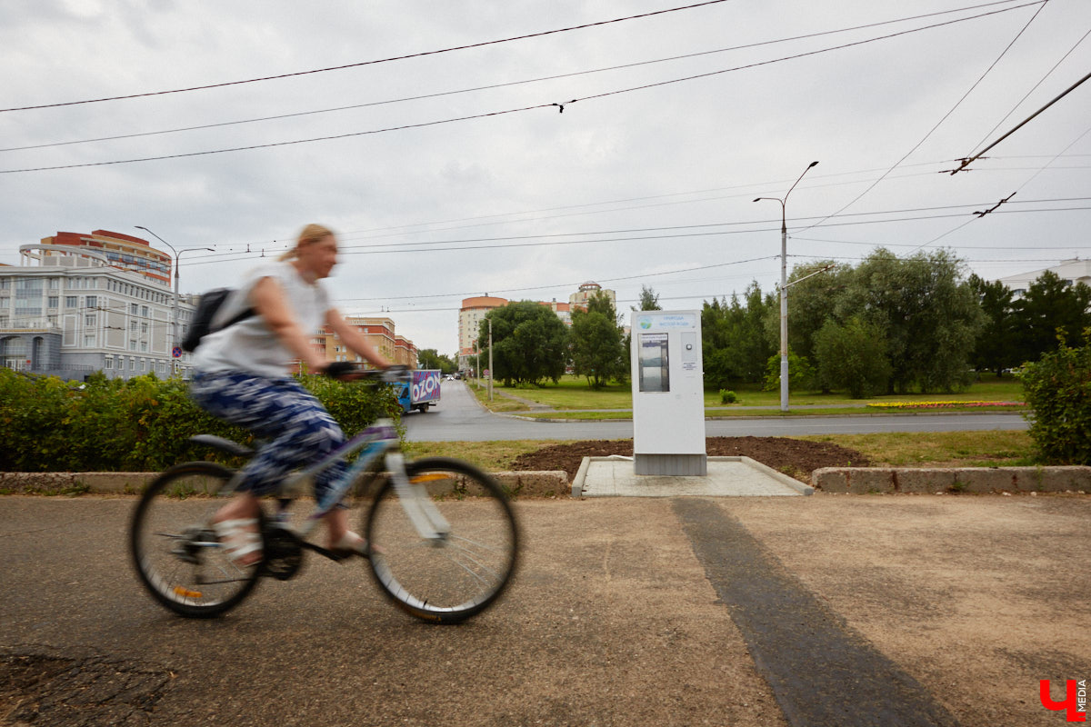 Лес рубят — щепки летят: сей факт в очередной раз испытывают на себе жители Владимира. Теперь — из микрорайона Юрьевец, где ради реновации аэропорта Семязино уничтожили деревья на площади в 13 гектаров. В то же время Старые сады у ДДюТ огородили забором, закрыв проход к роднику. Рассказываем со всеми деталями. 