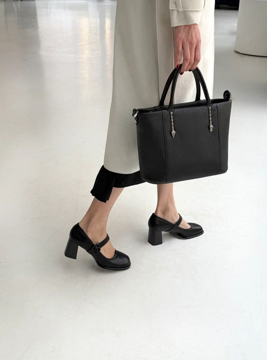 Мощное наследие Владимирской области никого не оставляет равнодушным. Особенно архитектура и атмосфера губернии заряжает людей творческих. «Ключ-Медиа» прикоснулся к прекрасному и собрал новую порцию авторских предметов с региональным дизайн-кодом.