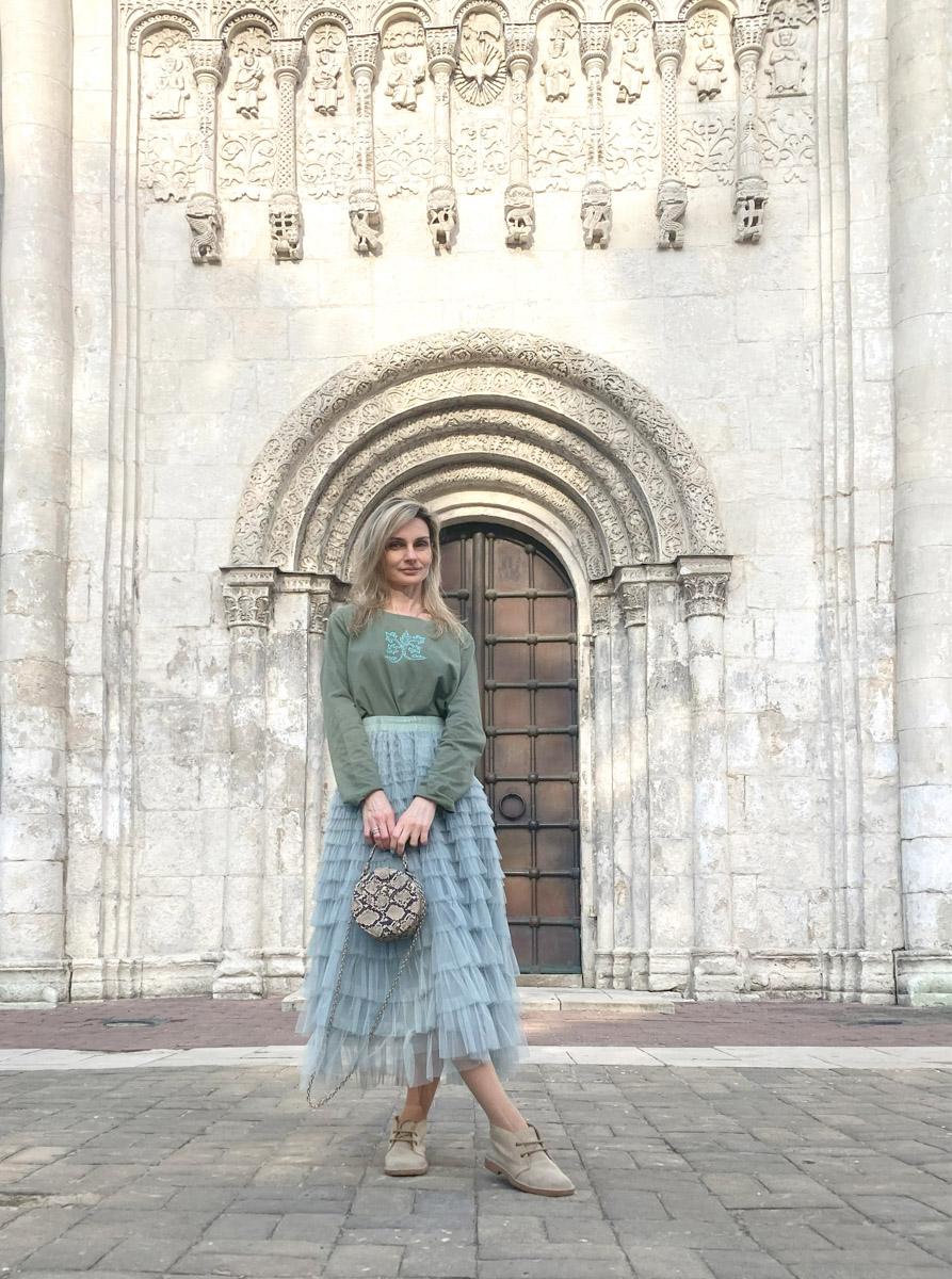 Мощное наследие Владимирской области никого не оставляет равнодушным. Особенно архитектура и атмосфера губернии заряжает людей творческих. «Ключ-Медиа» прикоснулся к прекрасному и собрал новую порцию авторских предметов с региональным дизайн-кодом.