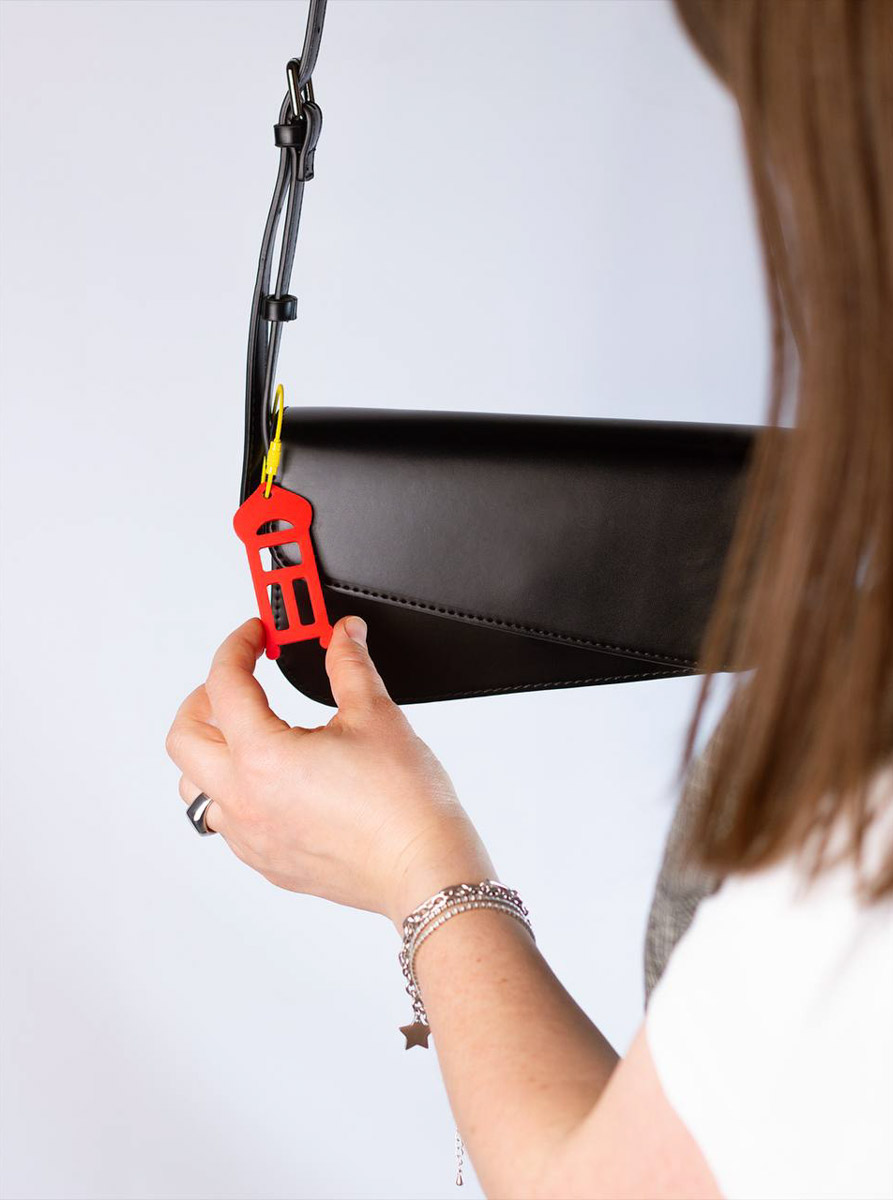 Мощное наследие Владимирской области никого не оставляет равнодушным. Особенно архитектура и атмосфера губернии заряжает людей творческих. «Ключ-Медиа» прикоснулся к прекрасному и собрал новую порцию авторских предметов с региональным дизайн-кодом.