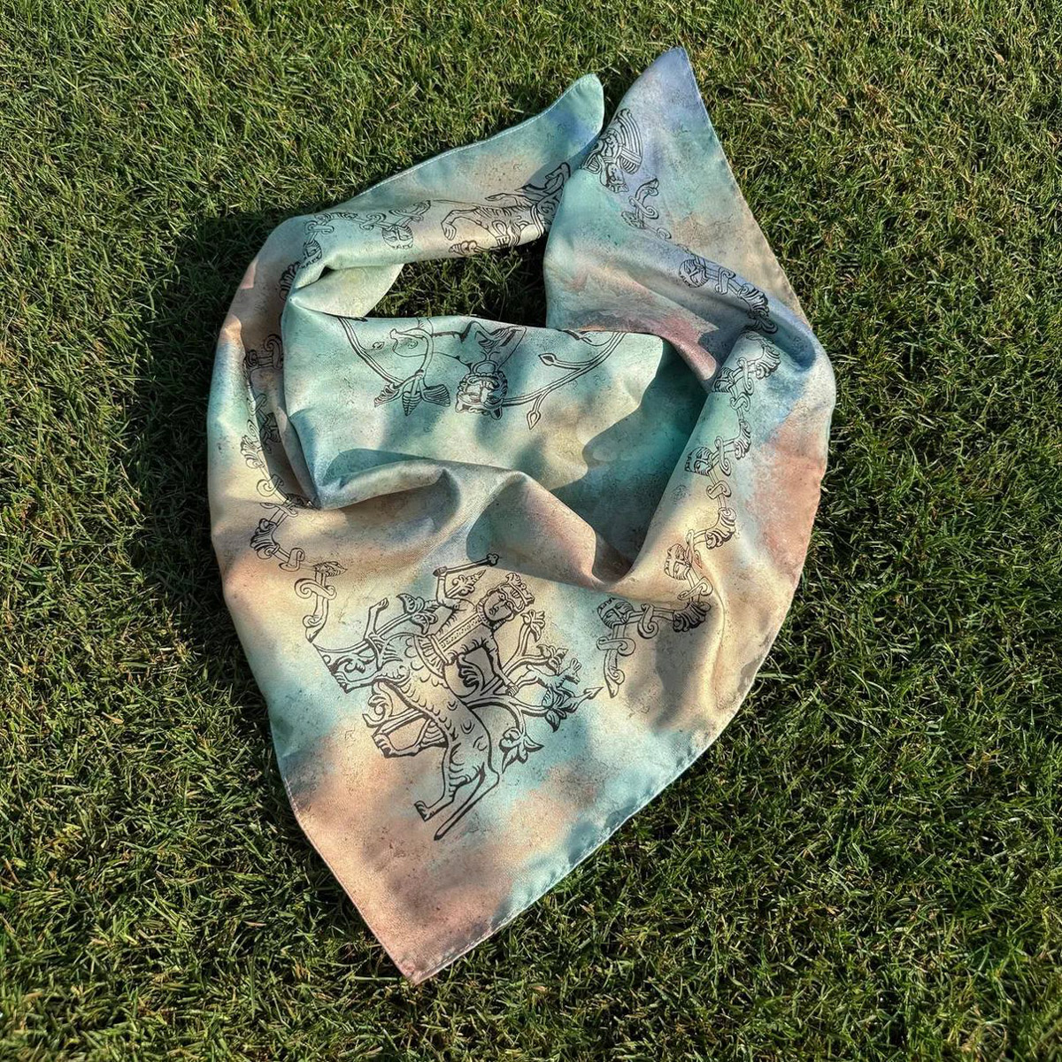 Мощное наследие Владимирской области никого не оставляет равнодушным. Особенно архитектура и атмосфера губернии заряжает людей творческих. «Ключ-Медиа» прикоснулся к прекрасному и собрал новую порцию авторских предметов с региональным дизайн-кодом.