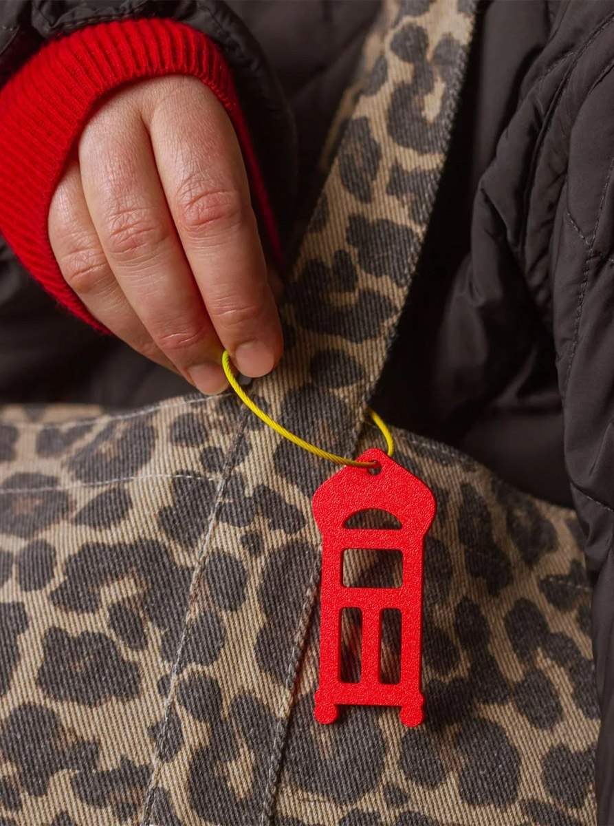 Мощное наследие Владимирской области никого не оставляет равнодушным. Особенно архитектура и атмосфера губернии заряжает людей творческих. «Ключ-Медиа» прикоснулся к прекрасному и собрал новую порцию авторских предметов с региональным дизайн-кодом.