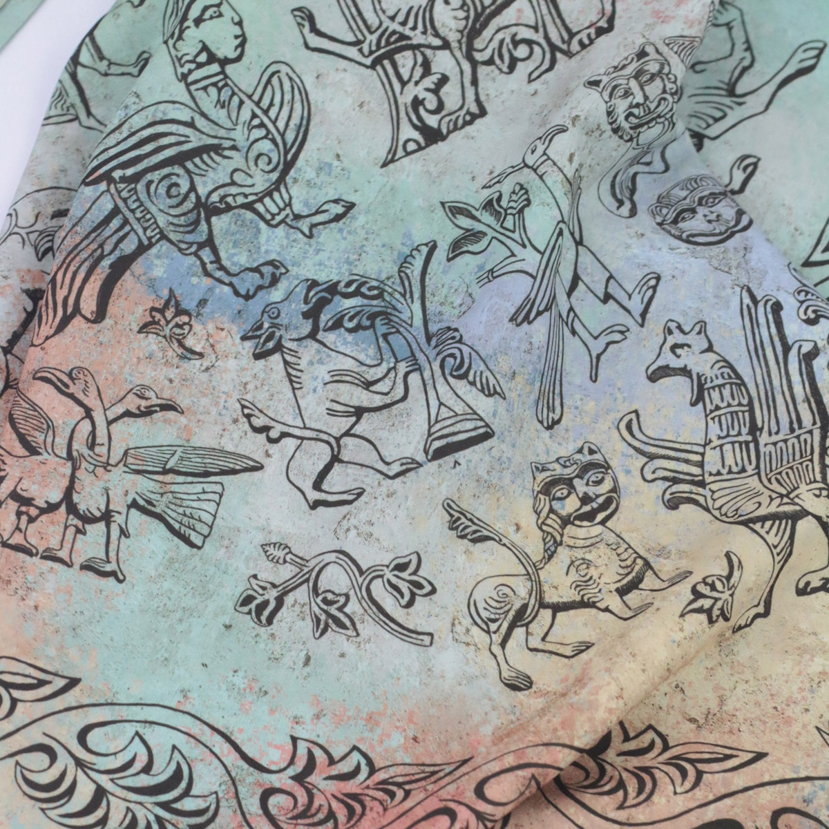 Мощное наследие Владимирской области никого не оставляет равнодушным. Особенно архитектура и атмосфера губернии заряжает людей творческих. «Ключ-Медиа» прикоснулся к прекрасному и собрал новую порцию авторских предметов с региональным дизайн-кодом.