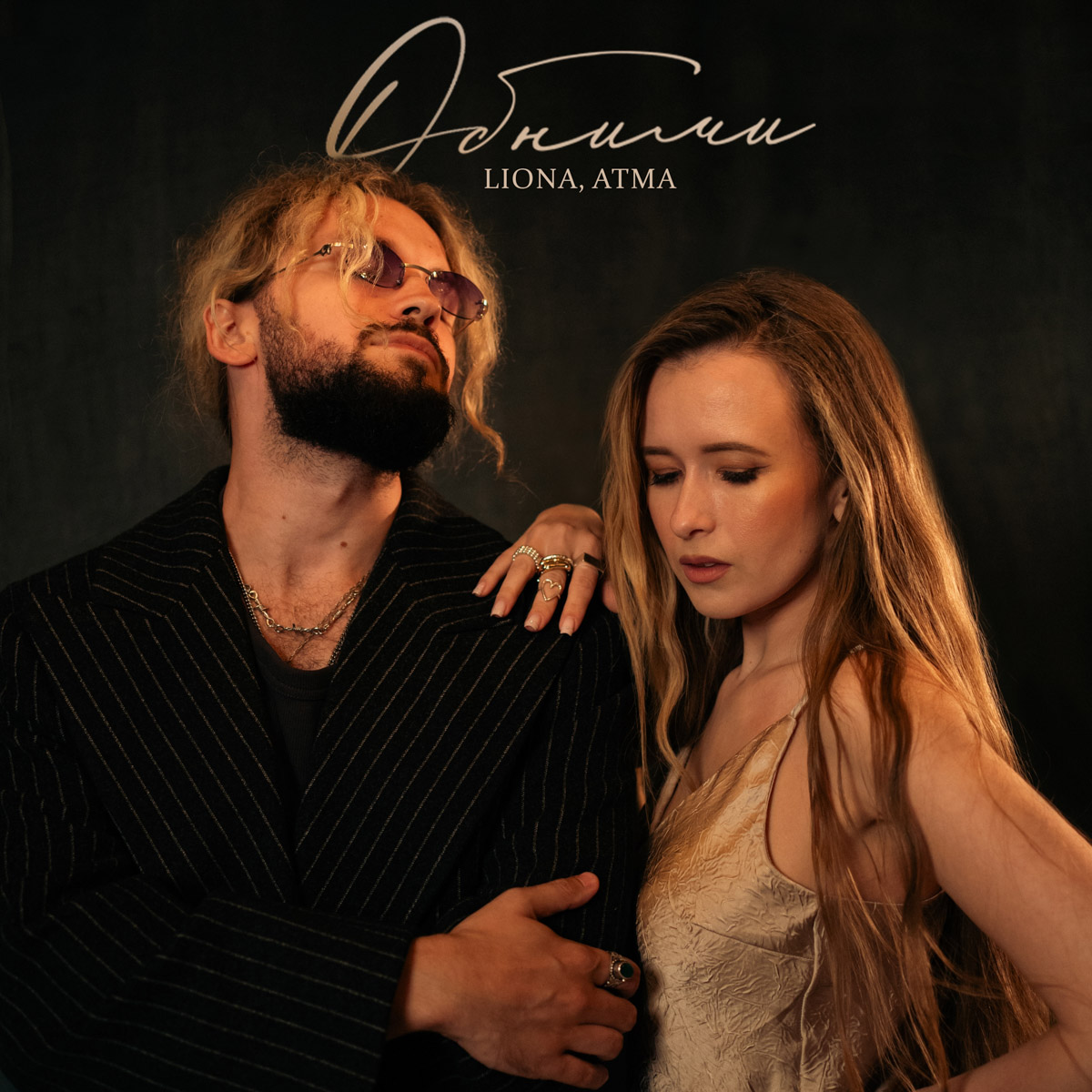 На дворе то дождь, то солнце, однако мелодии, льющиеся из колонок или наушников, способны поднять настроение при любом раскладе. Зная это, владимирские музыканты без устали выдают новые треки: от интимных акустических признаний до атмосферного поп-рока. Все ради того, чтобы синхронизировать пульс с биением сердца своих поклонников. Ловите подборку песен, которые точно раскачают август!