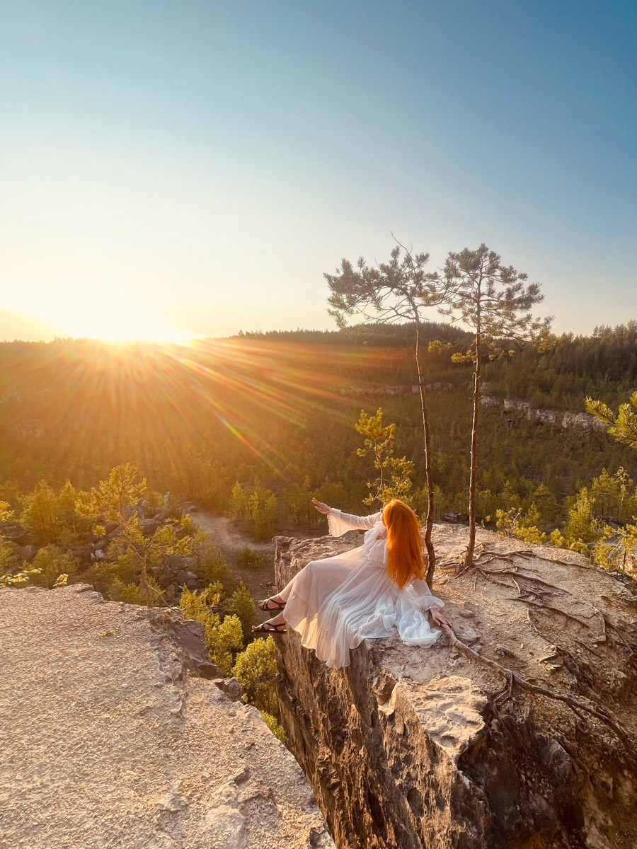 На дворе то дождь, то солнце, однако мелодии, льющиеся из колонок или наушников, способны поднять настроение при любом раскладе. Зная это, владимирские музыканты без устали выдают новые треки: от интимных акустических признаний до атмосферного поп-рока. Все ради того, чтобы синхронизировать пульс с биением сердца своих поклонников. Ловите подборку песен, которые точно раскачают август!