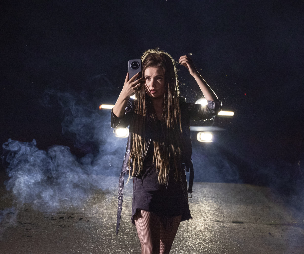 На дворе то дождь, то солнце, однако мелодии, льющиеся из колонок или наушников, способны поднять настроение при любом раскладе. Зная это, владимирские музыканты без устали выдают новые треки: от интимных акустических признаний до атмосферного поп-рока. Все ради того, чтобы синхронизировать пульс с биением сердца своих поклонников. Ловите подборку песен, которые точно раскачают август!