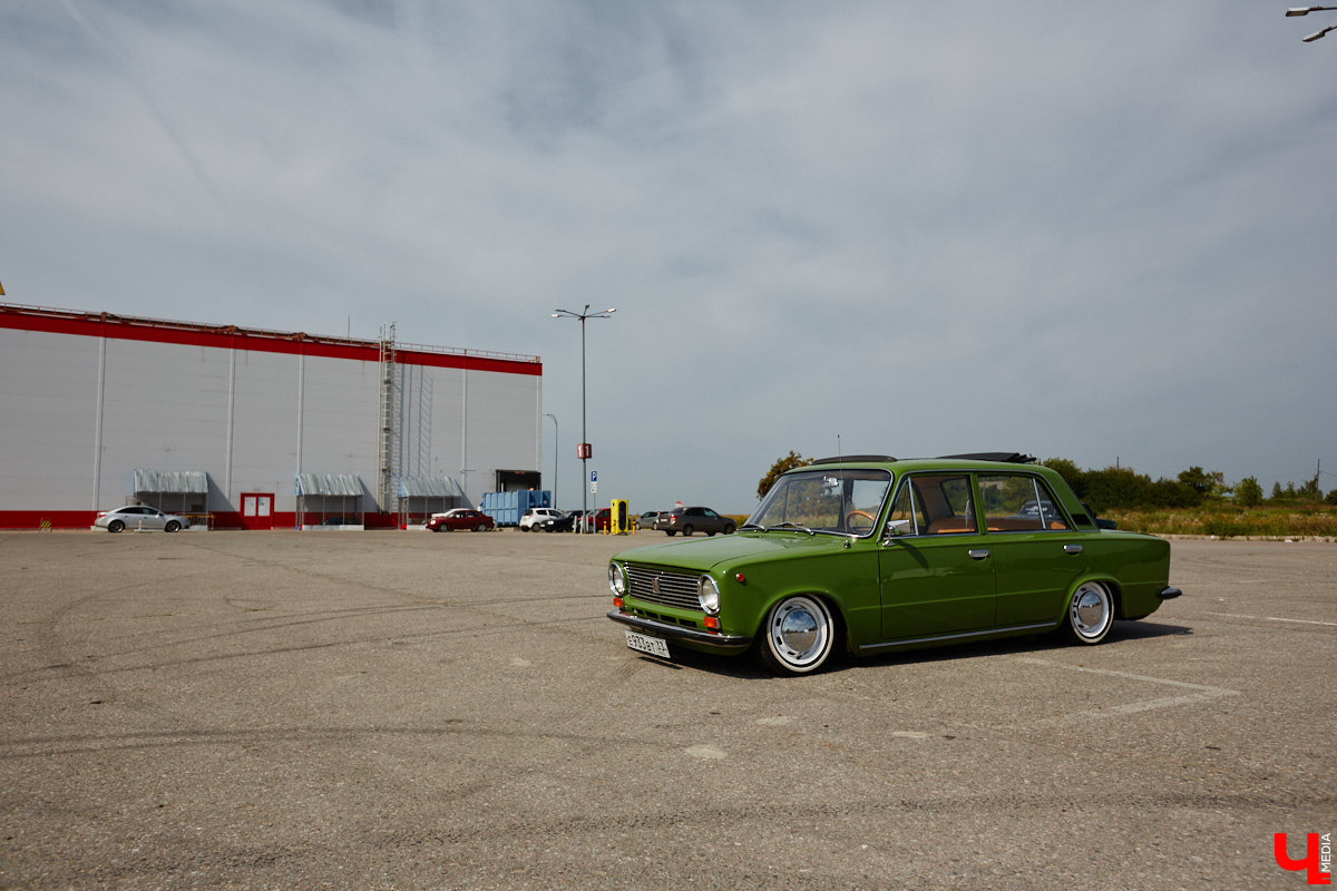 О собственной «копейке» Илья Карташов грезил с детства. Так в его гараже появились «жигули» 1976 года. По прошествии 12 лет автомобиль не узнать — в преображение четырехколесного товарища владимирец вложил немало сил. О своем пути к машине мечты ее владелец поведал «Ключ-Медиа».